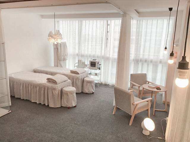 開<a href='http://www.syhxdzs.com/'>美容院加盟店</a>如何處理這些問題？