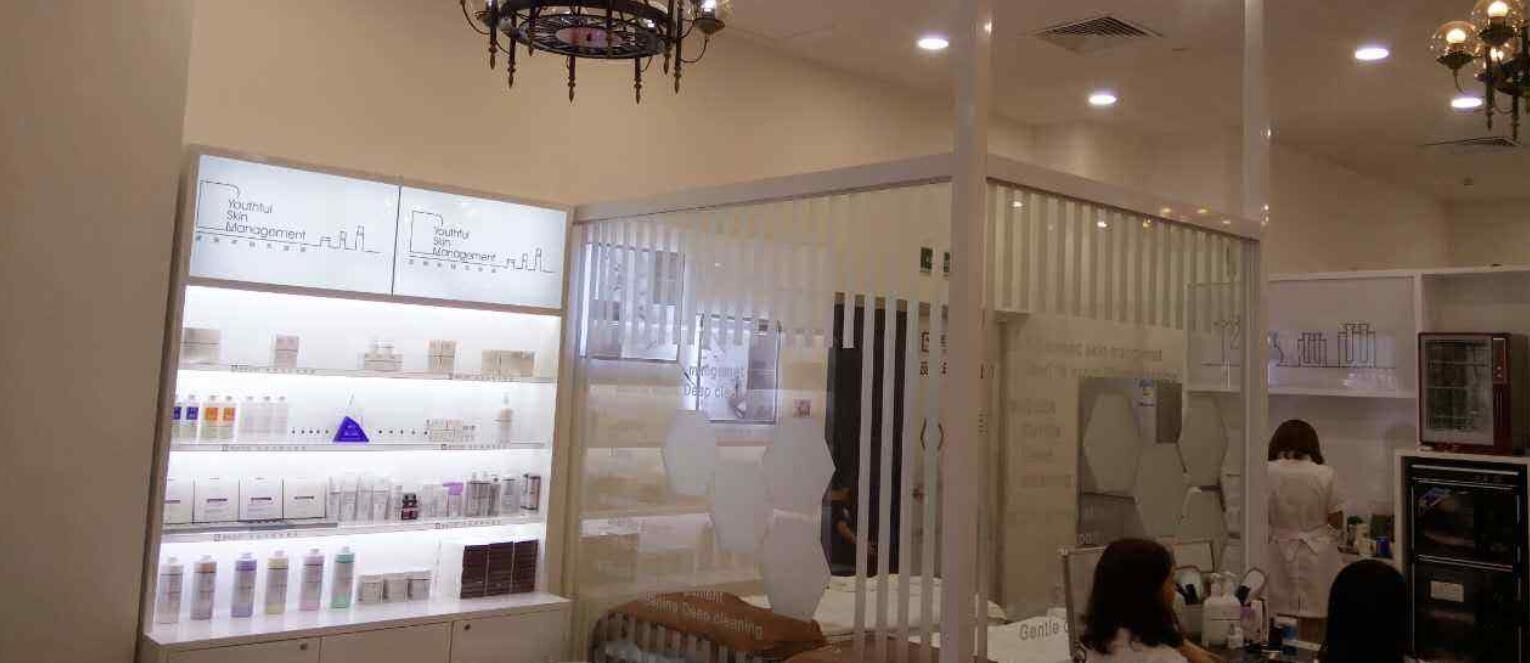 <a href='http://www.syhxdzs.com/'>美容院加盟店</a>裝修如何劃分區(qū)域？